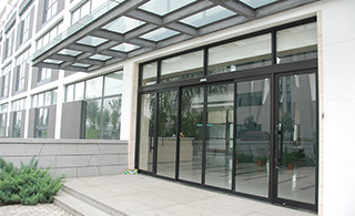 Differences between medical automatic doors and electric doors